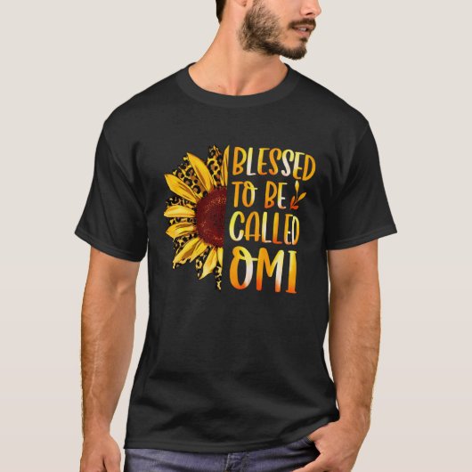 Blessed To Be Called Omi Cute Sunflower Women Moth Tシャツ (正面)