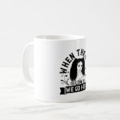 BLM – 彼らが低くなると私たちは高く行く コーヒーマグカップ (正面左)