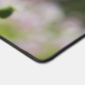 Bloemen veld met close up bloeiende lila bloem. デスクマット (コーナー)