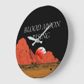 Blood Moon Risingデジタルアート ラージ壁時計 (傾斜)