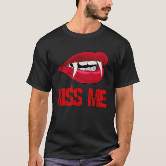 Blood Red Vampire Lips Halloween Kiss Me Tシャツ (正面)