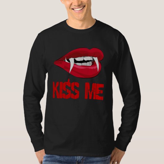 Blood Red Vampire Lips Halloween Kiss Me Tシャツ (正面)