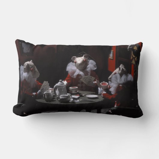 Blood Tea and Red String White Teaのネズミ ランバークッション (正面)