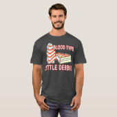 Blood Type Little Debbie Christmas Cake Funny Tシャツ (正面フル)