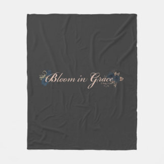 Bloom in Grace フリースブランケット