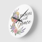 Bloom with Grace Elegant Floral Woman Silhouette ラウンド壁時計 (傾斜)
