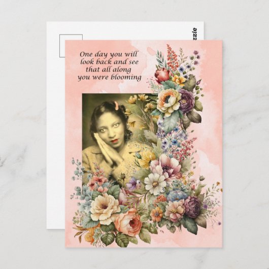 "Blooming all Along"引用文かわいらしの女の子と花 ポストカード (正面/裏面)
