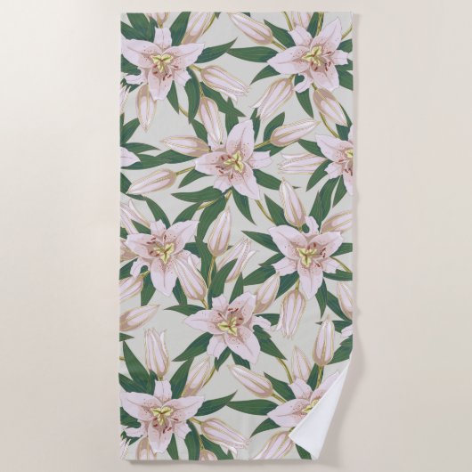 Blooming Lilies in Ivory Green ビーチタオル (正面)