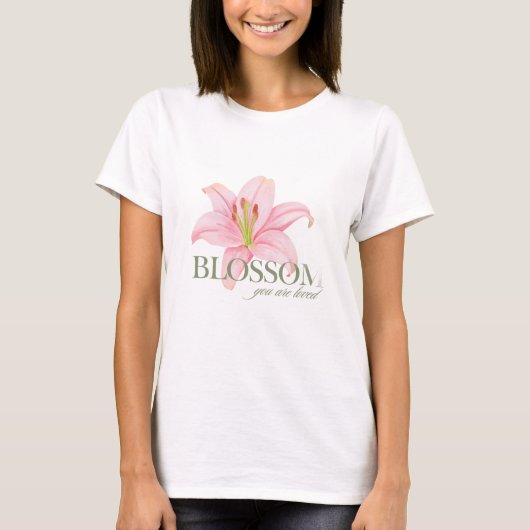 "Blossom & Loved\" 花柄グラフィックTシャツ Tシャツ (正面)