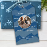 Blue モダン Christmas Wishes家族写真 ギフトタグ<br><div class="desc">青いモダンクリスマスの願い家族の写真の贈り物ラベル。水彩画ストライプ色休日とクリスマスは写真のまわりにを願っている。写真とカスタマイズ文字を追加。</div>