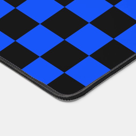 Blue and black checkerboard pattern デスクマット (コーナー)