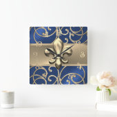 Blue and Gold Filigree Swirls Fleur de Lis スクエア壁時計 (ホーム)