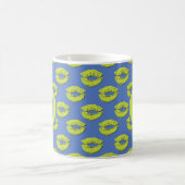 Blue and Green XOXO Kissing Lips Personalized コーヒーマグカップ (中央)
