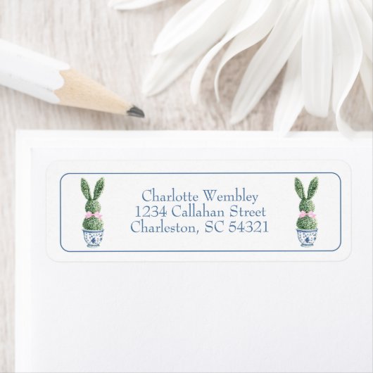 Blue and White Chinoiserie With Rabbit Topiaries ラベル (インサイチュ)