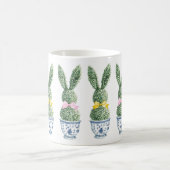 Blue and White Chinoiserie With Rabbit Topiary コーヒーマグカップ (中央)
