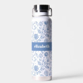 Blue and White Floral Custom Name Botanical Modern ウォーターボトル (背面)