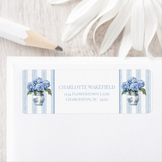 Blue and White Hydrangeas on Stripes Monogram ラベル (インサイチュ)