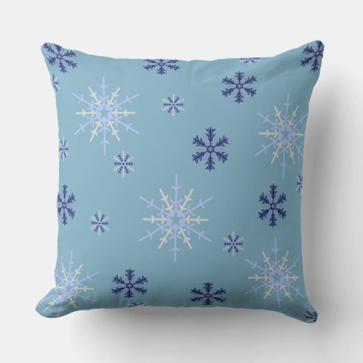 Blue and White Winter Snowflake Pattern クッション (正面)
