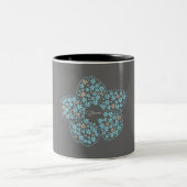 Blue Beige Floral Bloom – Dark Grey Botanical Mode ツートーンマグカップ (中央)