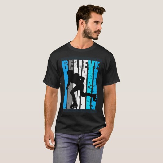 Blue Believe Roller Skating Motivational Girls Tea Tシャツ (正面フル)