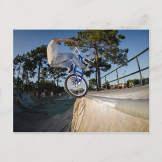Blue BMXバランシングオンレッジ ポストカード