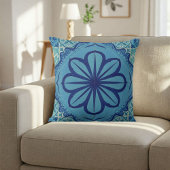 Blue Boho Throw Pillow with Large Flower Design クッション