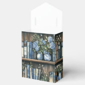 Blue Books and Flowers on Bookshelf フェイバーボックス (オープン)