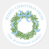 Blue Bow Christmas Boxwood Wreath Gift ラウンドシール (正面)