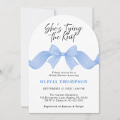 Blue Bow Shes Tying the Knot Photo Bridal Shower 招待状 (正面)
