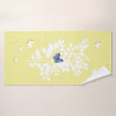 Blue Butterfly white leafy branch  バスタオル (バスタオル)