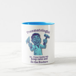 BLUE Cartoon Surgeon With Hammer And Saw Print ツートーンマグカップ