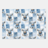 Blue Checkered Highland Cow Snowflake Winter ラッピングペーパーシート (正面)