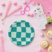 Blue Checkered Pattern Groovy Retro ペーパープレート (パーティー)