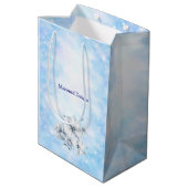 Blue Chinoiserie Baby Shower Gift Bags ミディアムペーパーバッグ (裏面アングル)