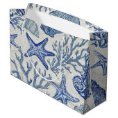 Blue Coastal Toile Seashell Coral Pattern ラージペーパーバッグ (裏面アングル)