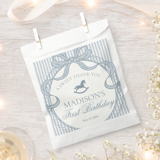 Blue Coquette Bow Rocking Horse Birthday Dessert フェイバーバッグ (クリップ留めされた状態)
