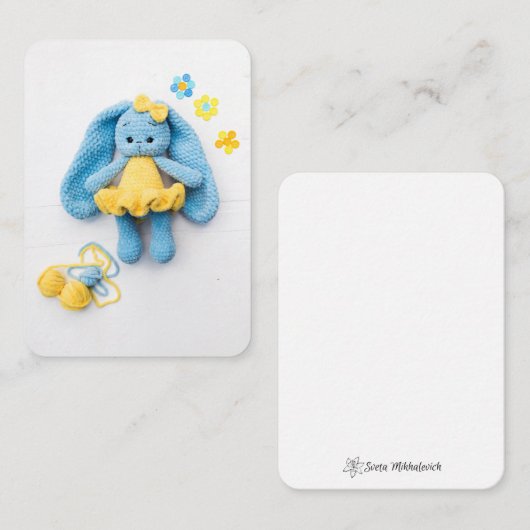 Blue Crochet Bunny – Soft Handmade Charm ノートカード (正面/裏面)
