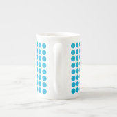 Blue Dots Pattern on White ボーンチャイナマグカップ (裏面)