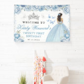 Blue Dress Brunette Princess Floral Birthday 横断幕 (インサイチュ)