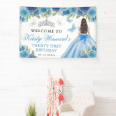 Blue Dress Brunette Princess Floral Birthday 横断幕 (インサイチュ)