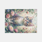 Blue Eyed kitten フリースブランケット (正面(横))