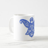 Blue Filigree Angel Silhouette Ornate Lace コーヒーマグカップ (正面左)