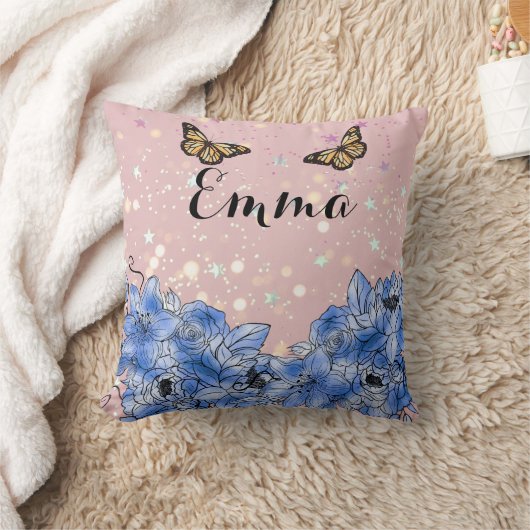 Blue Floral bouquet in the blooming garden クッション (ブランケット)