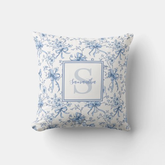 Blue Floral French Toile Monogram Name クッション (正面)
