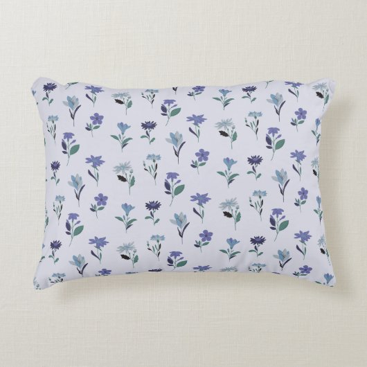 Blue Floral Pattern Pillow Elegant Botanical Decor アクセントクッション (正面)