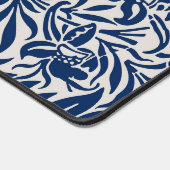 blue floral pattern with diverse leaves & blossoms デスクマット (コーナー)
