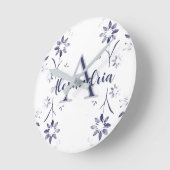 Blue Floral Personalized Monogram Name ラウンド壁時計 (傾斜)
