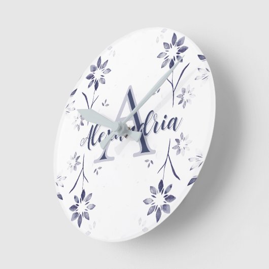 Blue Floral Personalized Monogram Name ラウンド壁時計 (傾斜)