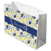 Blue French Country Lemon Pattern Monogram Name  ラージペーパーバッグ (裏面アングル)