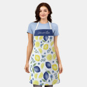 Blue French County Lemon Pattern Monogram Name エプロン (着用した状態)